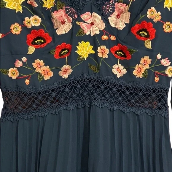 NWT ASOS DESIGN Lace Insert Pleated Midi Dress With Floral Embroidery - Size 6 - Picture 8 of 15